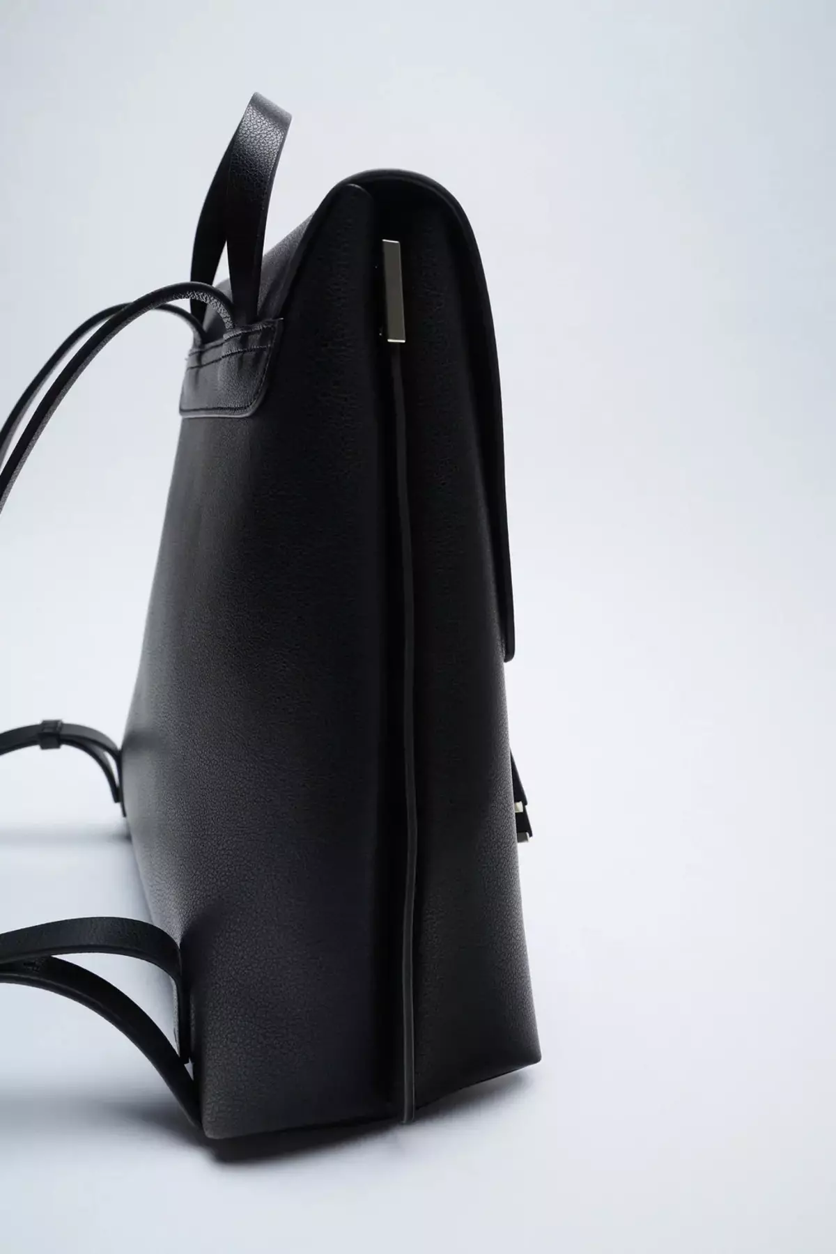 Zara backpacks: ຜູ້ຍິງສີດໍາ, ເດັກນ້ອຍສໍາລັບເດັກນ້ອຍ, ສີຂີ້ເຖົ່າແລະສີແດງ, ພ້ອມທັງແບບກະເປົາຂອງກະເປົາຈາກບໍລິສັດ. ສິ່ງທີ່ດີທີ່ສຸດທີ່ຈະໃສ່? 15437_26