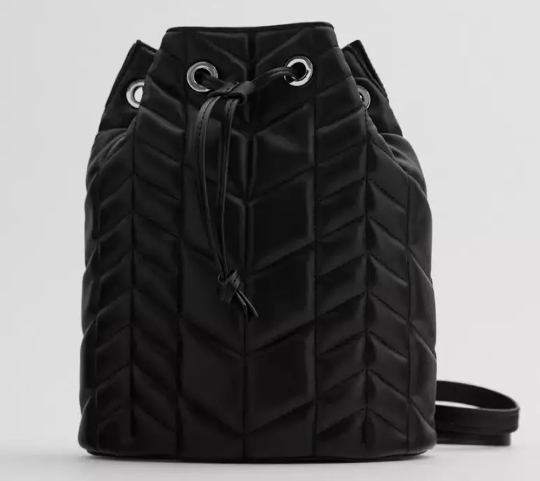 Zara backpacks: ຜູ້ຍິງສີດໍາ, ເດັກນ້ອຍສໍາລັບເດັກນ້ອຍ, ສີຂີ້ເຖົ່າແລະສີແດງ, ພ້ອມທັງແບບກະເປົາຂອງກະເປົາຈາກບໍລິສັດ. ສິ່ງທີ່ດີທີ່ສຸດທີ່ຈະໃສ່? 15437_45