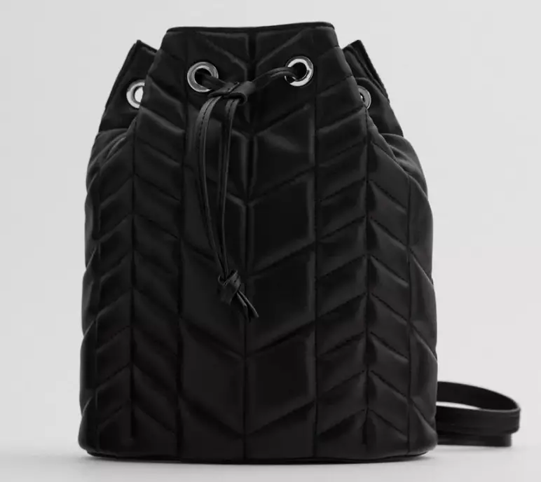 Zara backpacks: vehivavy mainty, ankizy ho an'ny ankizy, volondavenona ary mena, ary koa ny modely hafa amin'ny kitapo-kitapo avy amin'ny orinasa. Inona no tsara indrindra hotafiny? 15437_45