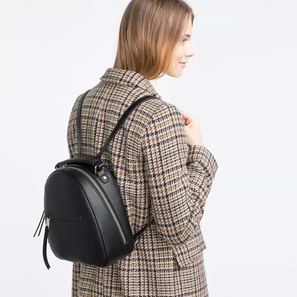 Zara backpacks: vehivavy mainty, ankizy ho an'ny ankizy, volondavenona ary mena, ary koa ny modely hafa amin'ny kitapo-kitapo avy amin'ny orinasa. Inona no tsara indrindra hotafiny? 15437_47