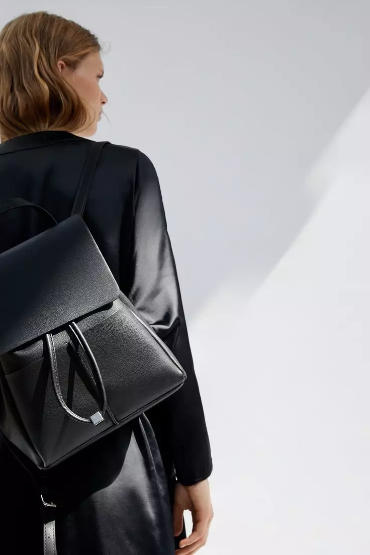 Zara Backpacks：黑人女性，儿童的孩子，灰色和红色，以及来自公司的其他袋子背包。什么是最好的穿？ 15437_8