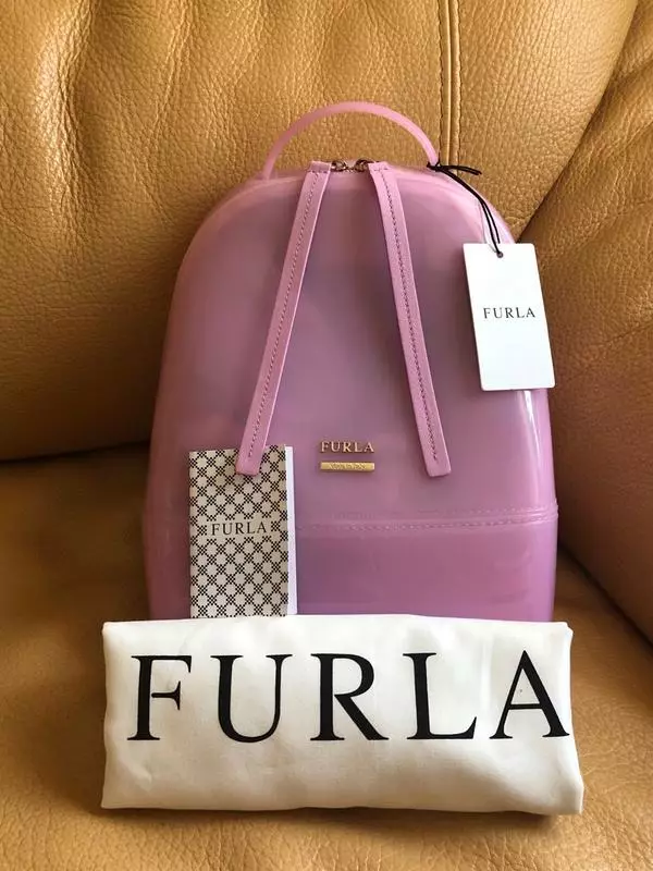 Backpacks Furla: female and men's backpacks-bags and ordinary, black and white, leather and silicone, candy and other models. How to distinguish the original from the fake? 15442_23