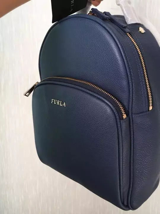Backpacks Furla: female and men's backpacks-bags and ordinary, black and white, leather and silicone, candy and other models. How to distinguish the original from the fake? 15442_31