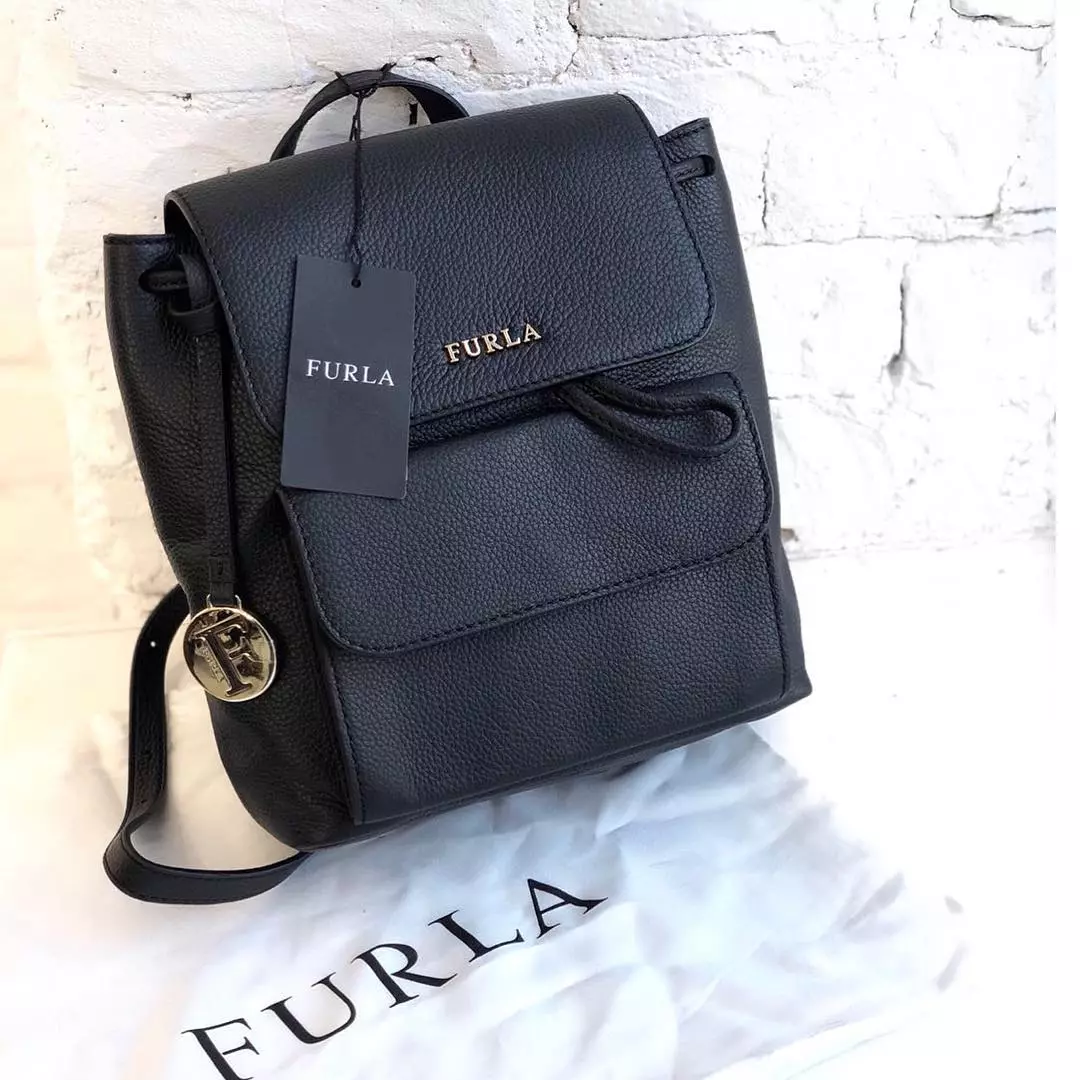 Backpacks Furla: female and men's backpacks-bags and ordinary, black and white, leather and silicone, candy and other models. How to distinguish the original from the fake? 15442_32