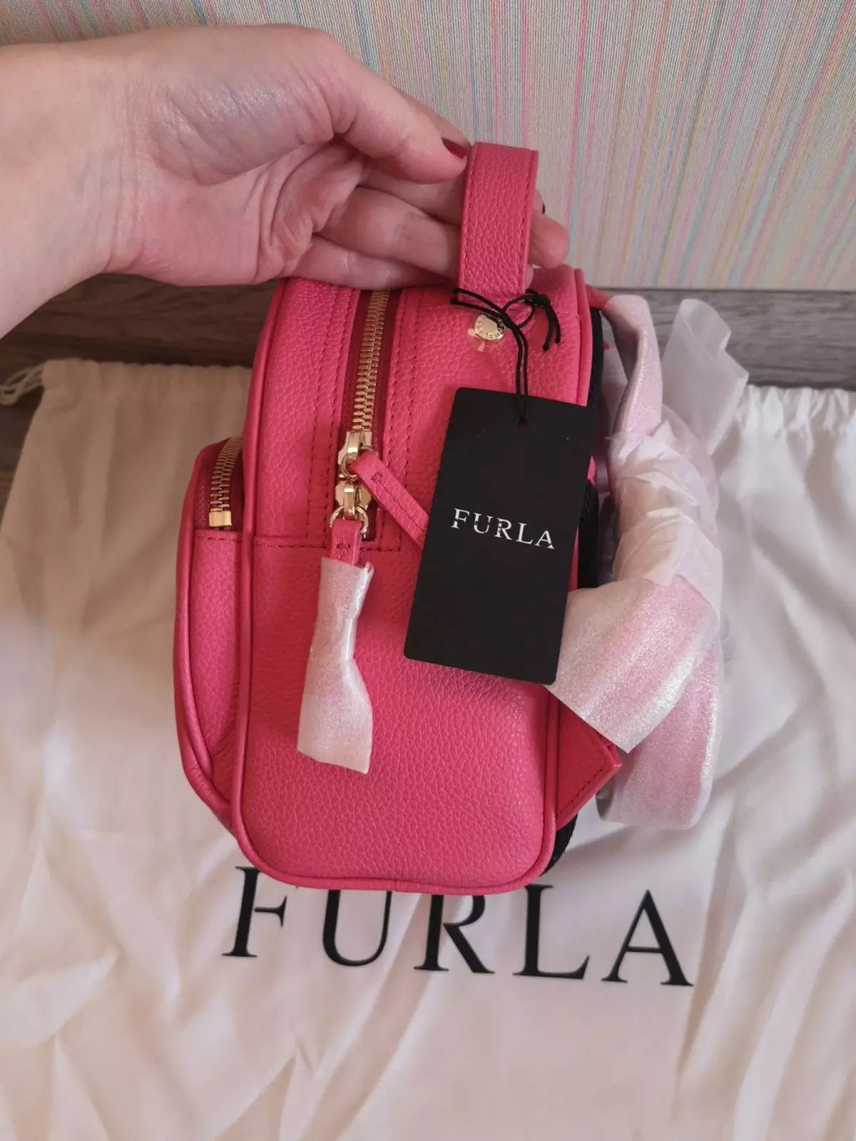 Backpacks Furla: female and men's backpacks-bags and ordinary, black and white, leather and silicone, candy and other models. How to distinguish the original from the fake? 15442_33