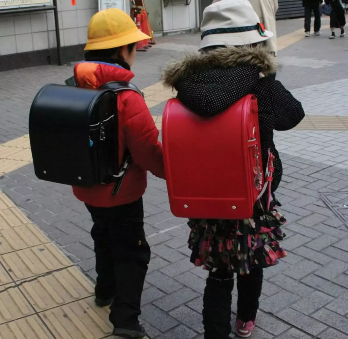 Jaapani seljakotid ja õpilased koolilapsed: esimese greiderite ja teismeliste jaoks, koolimudelid tüdrukutele ja poistele, kerge seljakotid ortopeediliste seljakottidega 15479_27