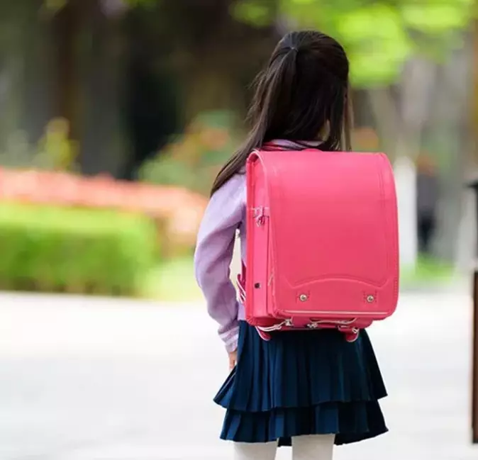 backpacks japoneze dhe nxënësit për nxënësit: për të parë-klasën dhe adoleshentët, modele shkollore për vajzat dhe djemtë, backpacks lehta me shpinën ortopedike 15479_42