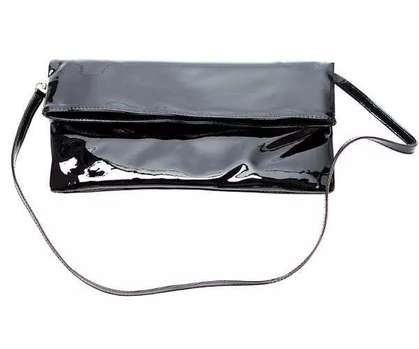 Чорны клатч (91 фота): жаночыя замшавыя і лакаваныя сумкі-клатчэм на ланцужку з золатам, скураны клатч-канверт 15503_42