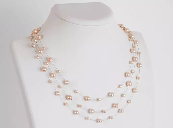 Pearl Beads (72 foto's): Wat om natuerlike swarte pearlmodellen te dragen, lange rivierspearls en multicolored 15506_23