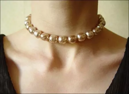 Pearl Beads (72 foto's): Wat om natuerlike swarte pearlmodellen te dragen, lange rivierspearls en multicolored 15506_30
