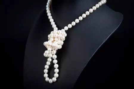 Pearl Beads (72 foto's): Wat om natuerlike swarte pearlmodellen te dragen, lange rivierspearls en multicolored 15506_35