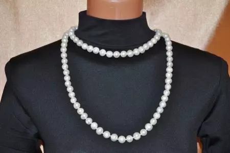 Намиста з перлів (72 фото): з чим носити натуральні чорні перлинні моделі, довгі з річкових перлин і різнобарвного 15506_45