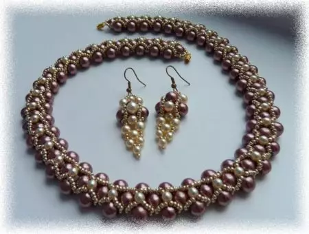Pearl Beads (72 foto's): Wat om natuerlike swarte pearlmodellen te dragen, lange rivierspearls en multicolored 15506_52