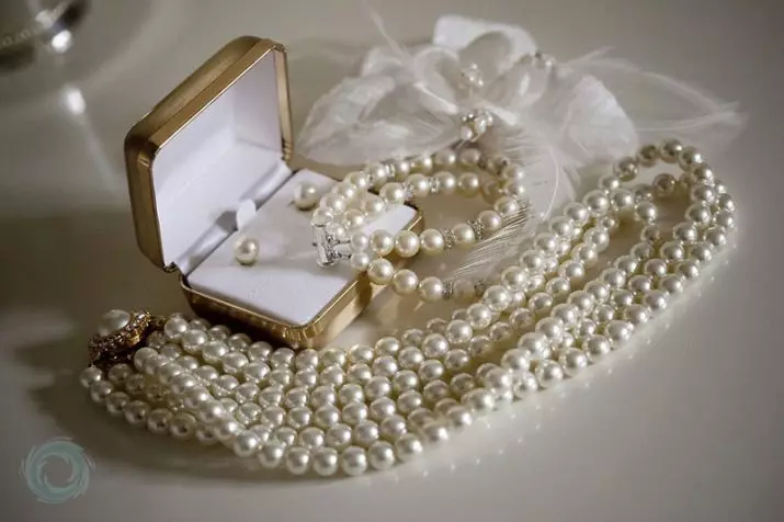 Pearl Beads (72 foto's): Wat om natuerlike swarte pearlmodellen te dragen, lange rivierspearls en multicolored 15506_59