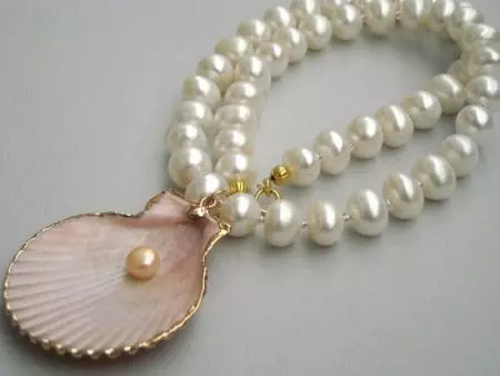 Pearl Beads (72 foto's): Wat om natuerlike swarte pearlmodellen te dragen, lange rivierspearls en multicolored 15506_64