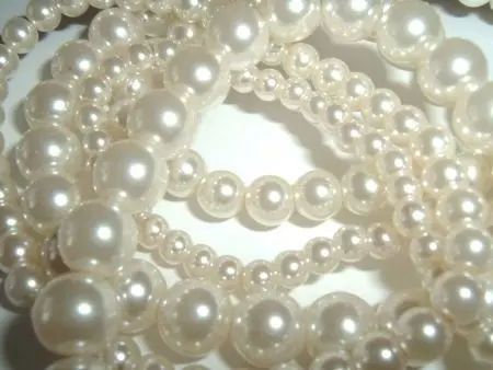 Pearl Beads (72 foto's): Wat om natuerlike swarte pearlmodellen te dragen, lange rivierspearls en multicolored 15506_66