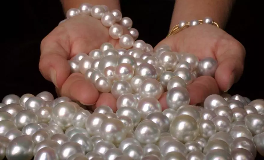 Pearl Beads (72 foto's): Wat om natuerlike swarte pearlmodellen te dragen, lange rivierspearls en multicolored 15506_7