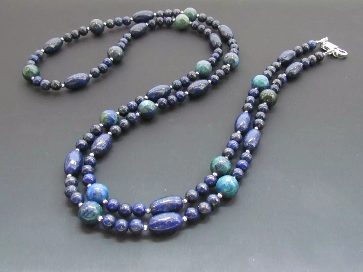 Բնական քարեր Beads (86 լուսանկար). Մոդելներ Jasper- ից եւ Ruby- ից, Jade եւ Lazurite, Opal եւ Topaz, Sapphire, սպիտակ եւ կանաչ 15511_34