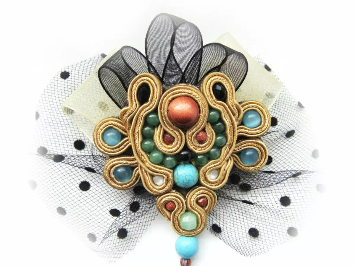 Brooch (185 ფოტო): როგორ აცვიათ მოდელები ტყავის და ქსოვილისგან, მოდის ბროშურები 2021, ისევე როგორც ყვავილების, წესრიგის და ლამაზი სამკაულები 15524_141