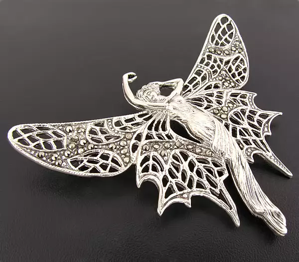 Brooch (185 ფოტო): როგორ აცვიათ მოდელები ტყავის და ქსოვილისგან, მოდის ბროშურები 2021, ისევე როგორც ყვავილების, წესრიგის და ლამაზი სამკაულები 15524_64