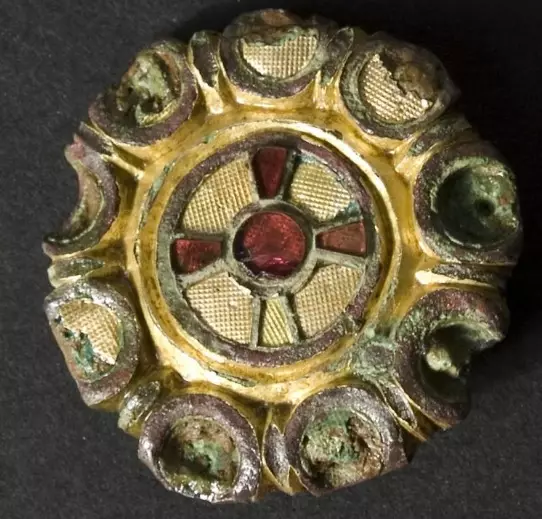 brooch (រូបថត 185): វិធីពាក់ម៉ូដែលពីស្បែកនិងក្រណាត់ភ្នាល់ម៉ូដ 2021 ក៏ដូចជាក្នុងទំរង់ផ្កាមួយគឺសំអាងការគ្រឿងអលង្ការនិងគ្រឿងអលង្ការស្រស់ស្អាត 15524_8