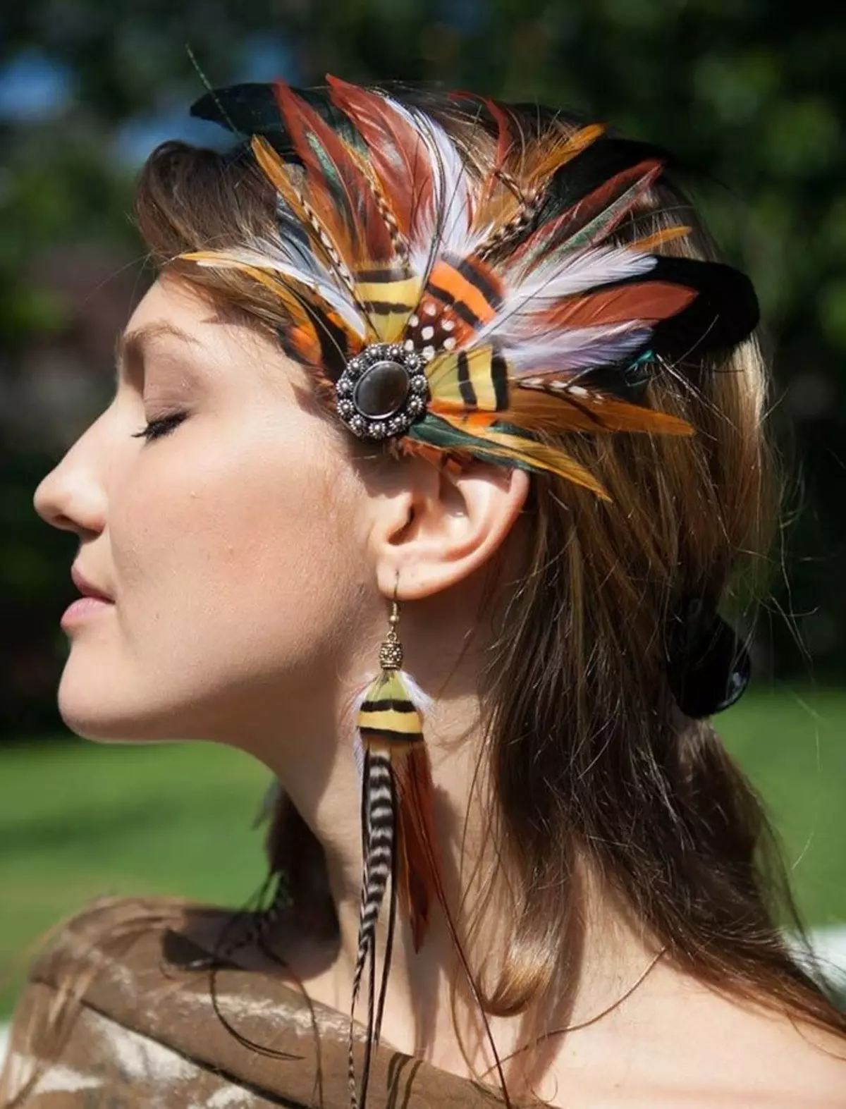 Hairpins (190 de fotografii): modele invizibile, frumoase în stilul de canzashi pentru păr și alte specii pentru un fascicul în formă de arcuri, pălării și fluturi 15533_154