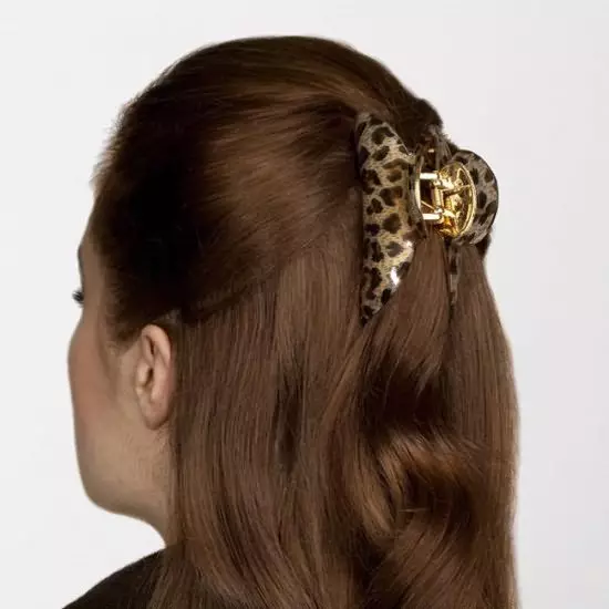 Coiffures (190 photos): modèles invisibles, magnifique dans le style de Canzashi pour les cheveux et autres espèces pour une poutre en forme d'arcs, de chapeaux et de papillons 15533_8