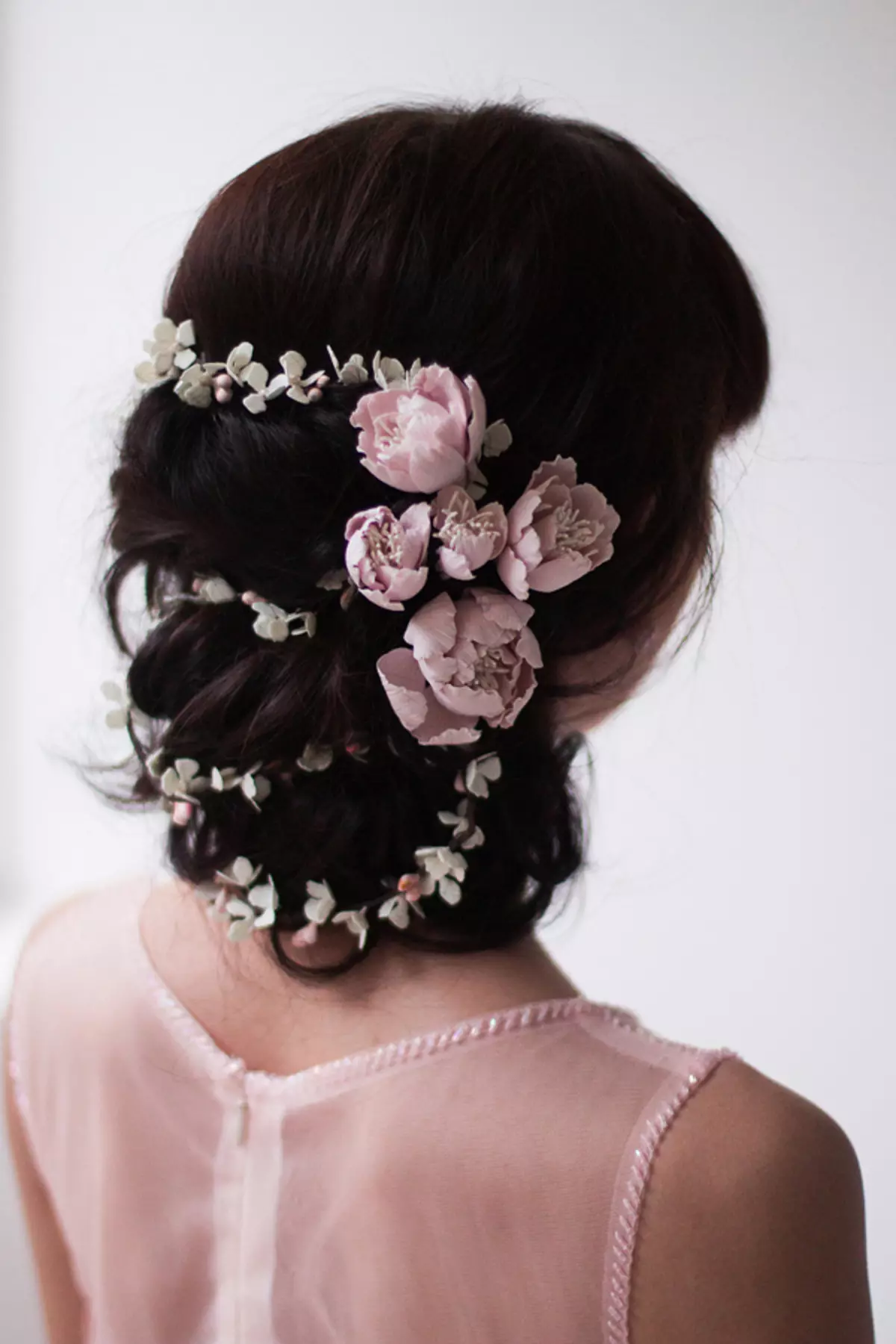 Kasal hairpins para sa buhok (38 mga larawan): Mga modelo ng kasal para sa hairstyles bride mula sa Foamira 15534_11