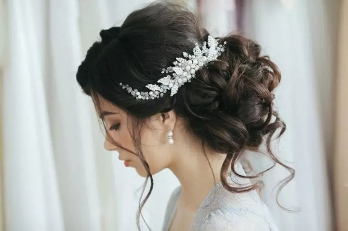 Φουρκέτα για τα μαλλιά (38 φωτογραφίες): Μοντέλα γάμου για Hairstyles Νύφη από το Foamira 15534_16