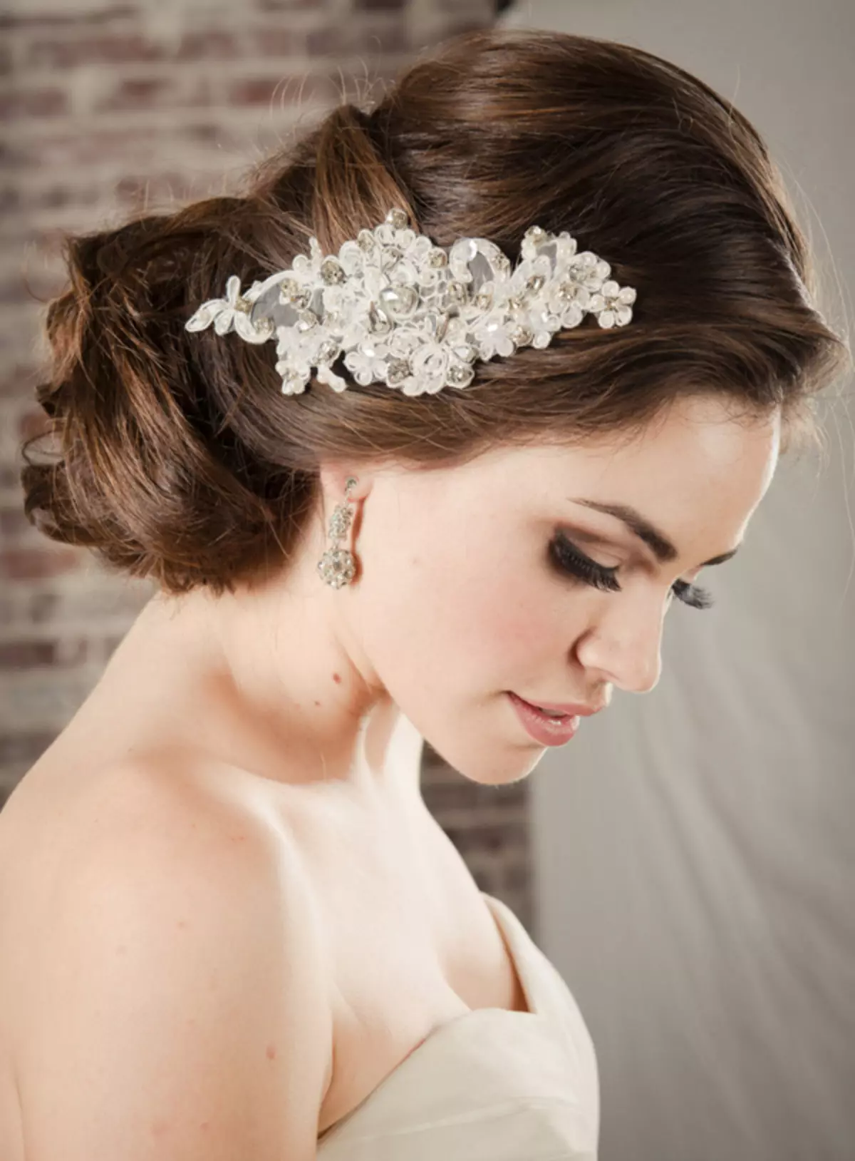 Kasal hairpins para sa buhok (38 mga larawan): Mga modelo ng kasal para sa hairstyles bride mula sa Foamira 15534_18