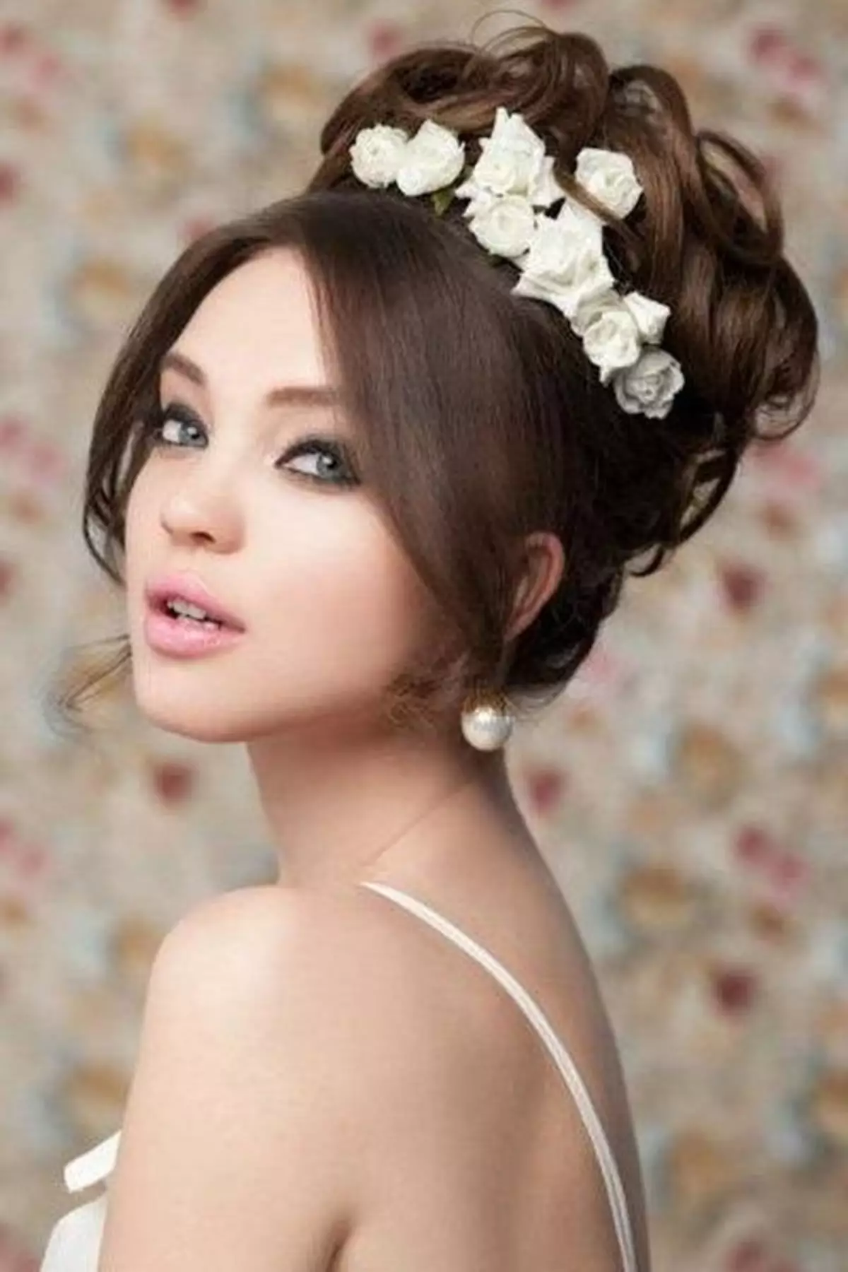Kasal hairpins para sa buhok (38 mga larawan): Mga modelo ng kasal para sa hairstyles bride mula sa Foamira 15534_24
