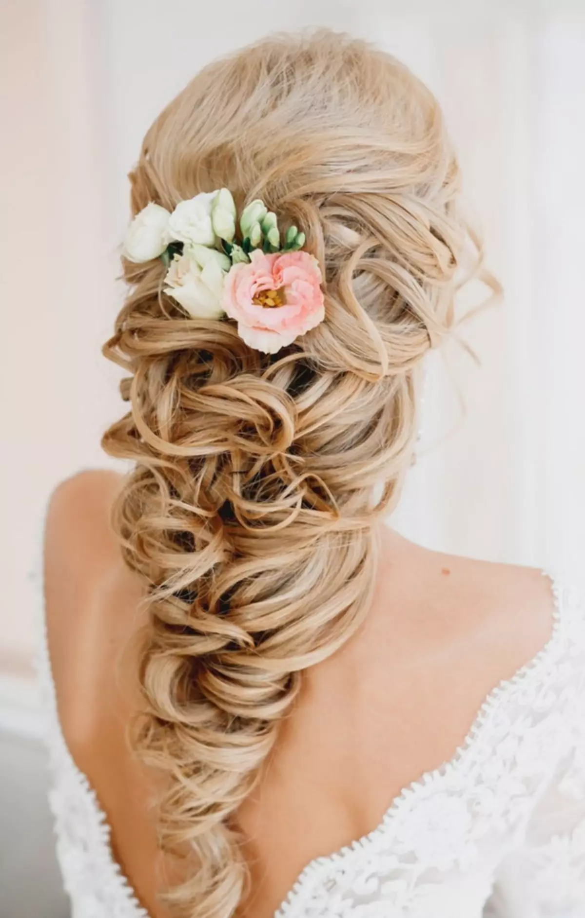 Kasal hairpins para sa buhok (38 mga larawan): Mga modelo ng kasal para sa hairstyles bride mula sa Foamira 15534_6