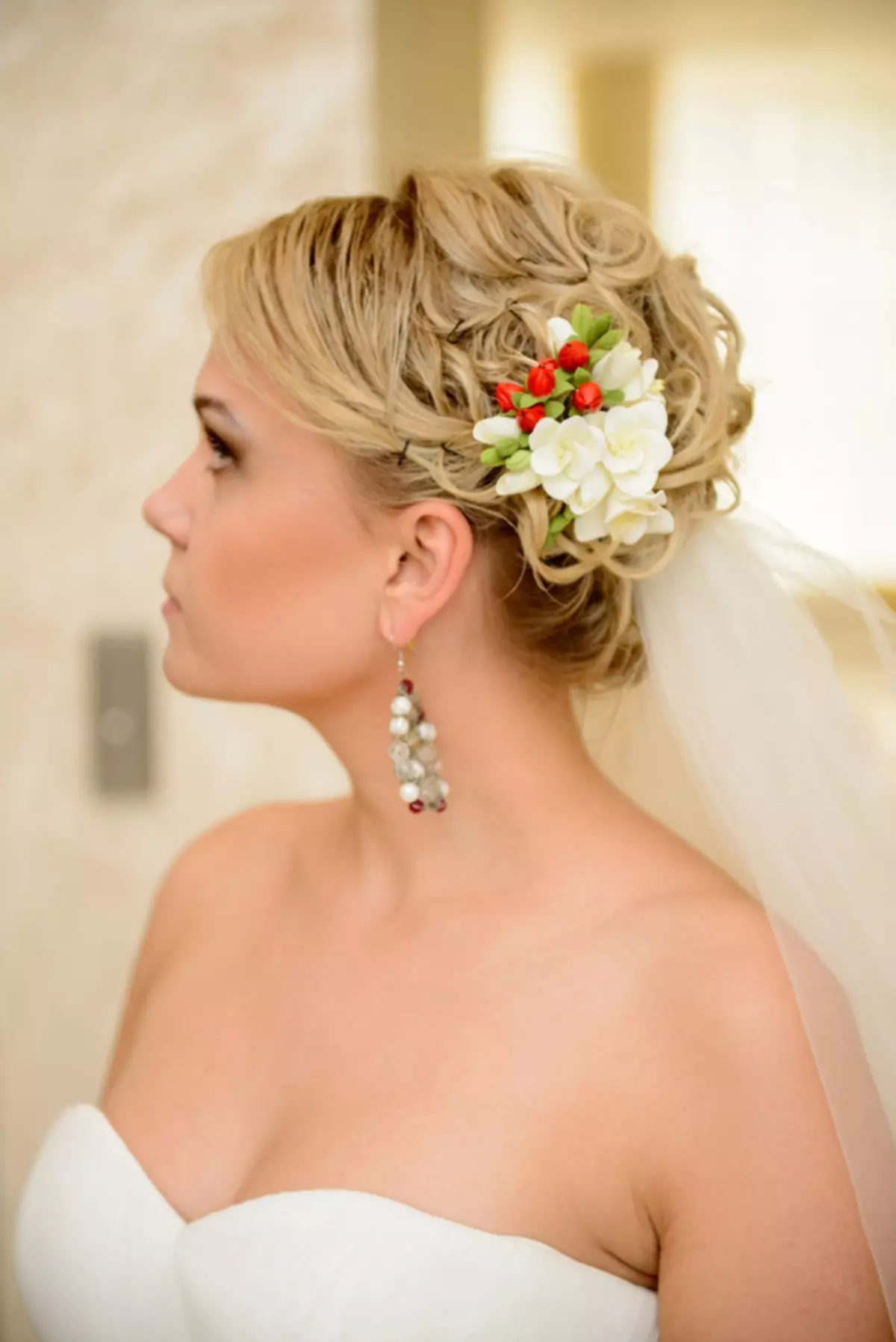 Φουρκέτα για τα μαλλιά (38 φωτογραφίες): Μοντέλα γάμου για Hairstyles Νύφη από το Foamira 15534_7
