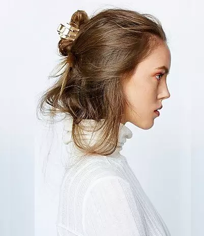 Забрана ракова косе (60 фотографија): Које фризуре се могу постићи са мрежом, од Канзашија, мода на малим роштиљима субастус 15535_22