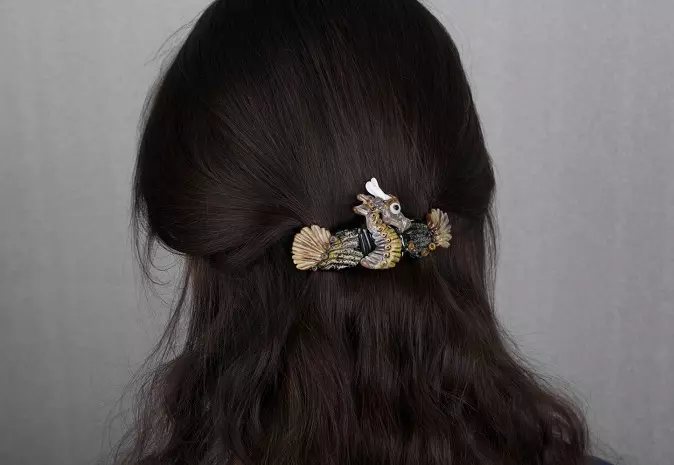 Mesin rambut (57 foto): Model perhiasan rambut Canzashi, dari Foamiran, dari pita, Perancis 15536_25