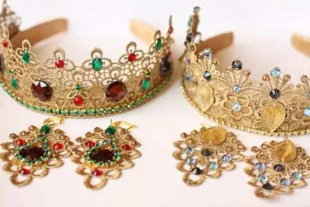Ring met kroon (46 foto's) kanzashi model vir meisies ring foamirana of van gevoel met 'n kroon prinses 15541_15