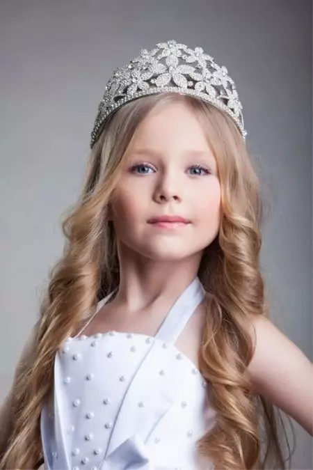 Rimp z koroną (46 zdjęć): Modele Kanzashi dla dziewczyny, bezel z foamirania lub filcowa z księżniczką korony 15541_16