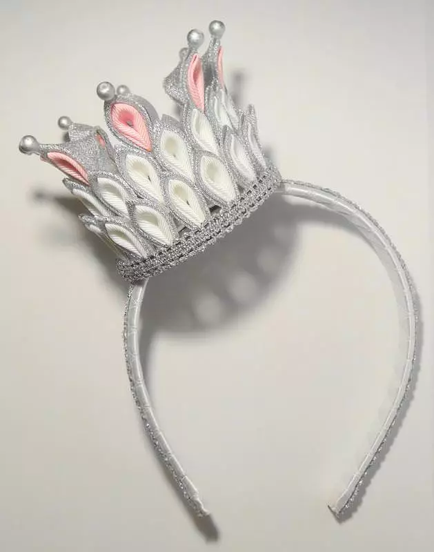Crown (46 Fotoğraf) ile Rimp (46 Fotoğraf): Kanzashi Modelleri, Foamiran'dan Çerçeveli veya Taç Prenses ile Keçe 15541_20