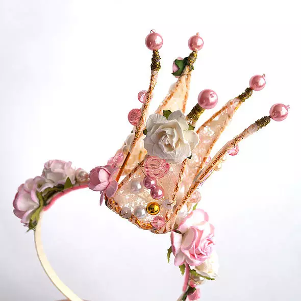 Ring met kroon (46 foto's) kanzashi model vir meisies ring foamirana of van gevoel met 'n kroon prinses 15541_26