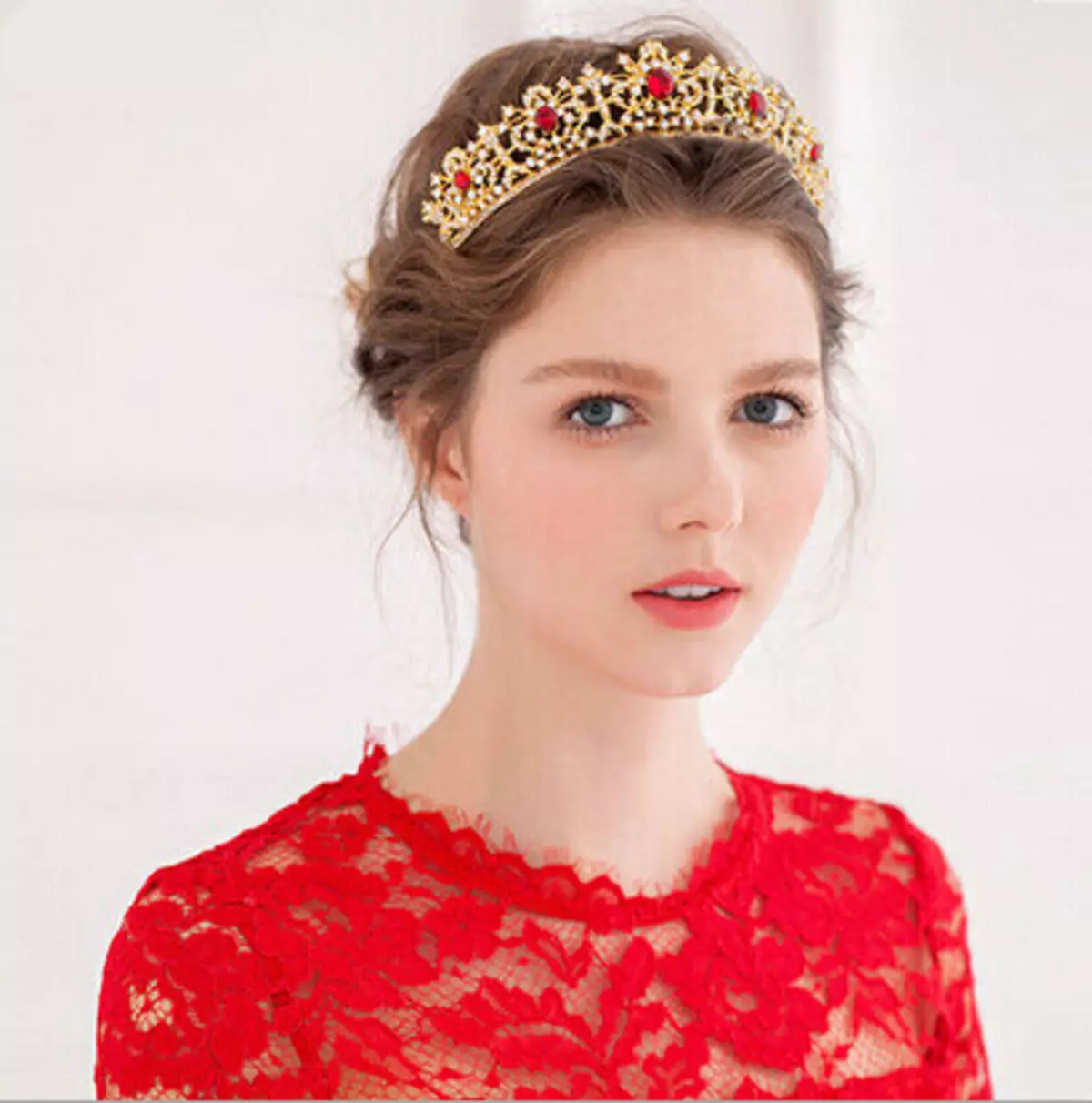 RIMP со круна (46 фотографии): Kanzashi модели за девојка, рамка од Foamiran или се чувствува со круна принцеза 15541_34