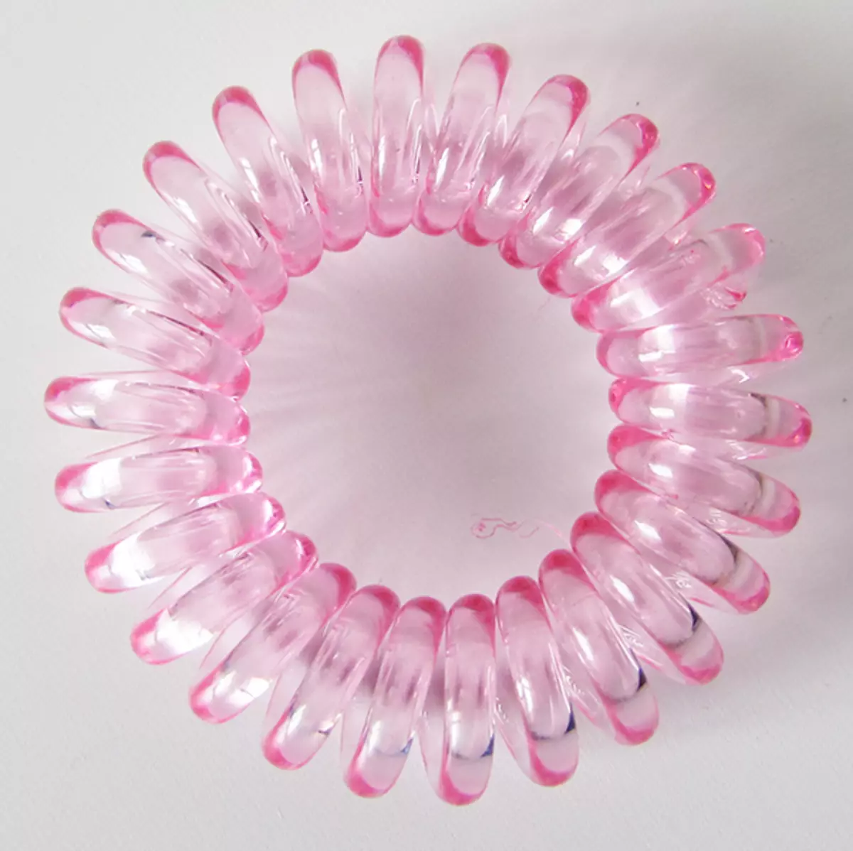 Păr din cauciuc (70 fotografii): Modele siliconice de spirală Invisibobble, Cum se utilizează, recenzii 15545_26