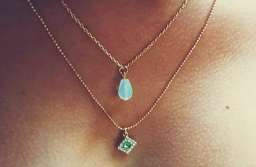 Κόβει από κεχριμπάρι, μοντέλα με κομψή πέτρα - Emerald, Ruby, Topaz, Sapphire (73 φωτογραφίες) 15549_16