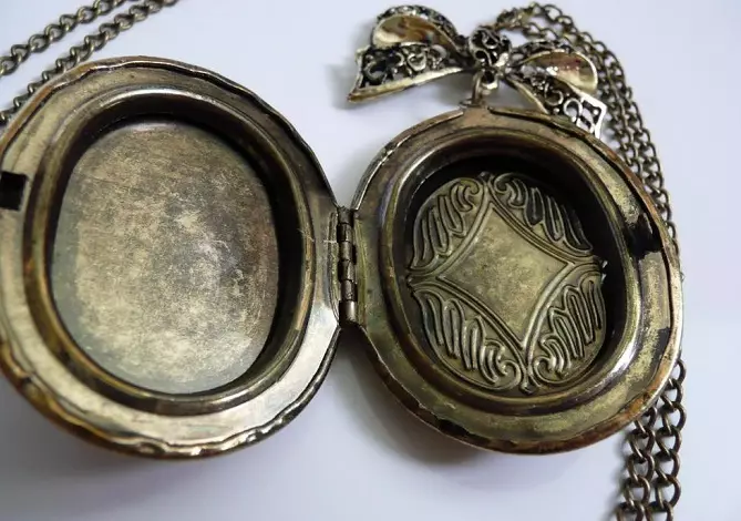Pendentif de la photographie dans (62 photos): Pendentif en or ouvrant, sous la forme d'un coeur, pendentif en argent 15552_17