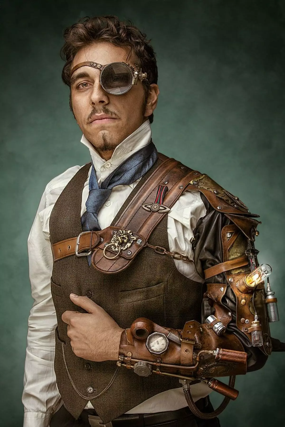 Steampunk (130 photos): Qu'est-ce que c'est? Examen des choses dans le style steampunk, les cadeaux et les décorations, style à l'intérieur de la maison. Tasses et sacs à dos, portefeuilles et autres objets 15568_40