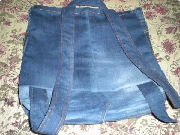 Jakarka ta baya daga jeans tare da hannuwanku (79 hotuna): alamu da aji mai jagoranci, yadda za a dinka hannuwanka 15576_51