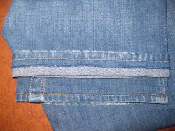 Как подшить джинсы без фабричного шва. Джинсы на подшивку. Подшить джинсы. Джинсы с сохранением шва. Подшивание джинсов с сохранением фабричного шва.