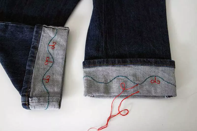 Hur man dekorerar jeans med egna händer hemma (105 foton): Snörning, pärlor, rhinestones 15580_19