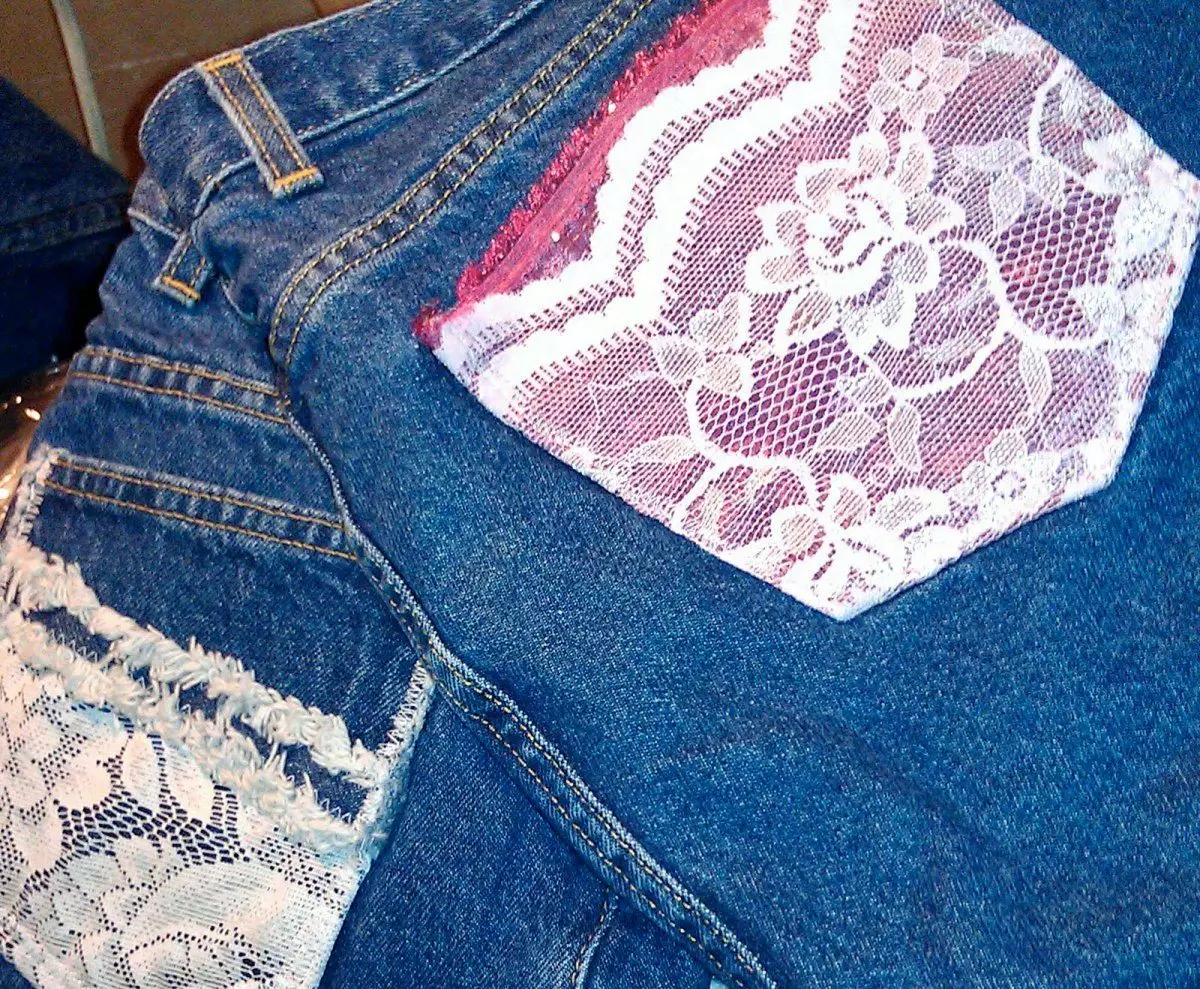 Cách trang trí quần jean bằng tay của riêng bạn tại nhà (105 ảnh): ren, hạt, kim cương giả 15580_23
