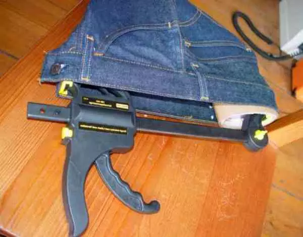 Як розтягнути джинси в домашніх умовах (48 фото): як розширити джинси в поясі, в Ляшка, з боків, в стегнах і збільшити розмір 15583_20