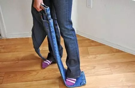 Як розтягнути джинси в домашніх умовах (48 фото): як розширити джинси в поясі, в Ляшка, з боків, в стегнах і збільшити розмір 15583_43